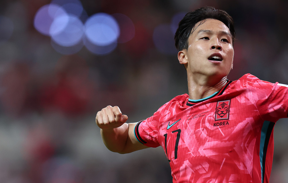 ▲14일 서울 마포구 서울월드컵경기장에서 열린 한국과 파라과이 축구 대표팀의 친선경기. 엄지성이 골을 넣고 세리머니하고 있다.  (연합뉴스)