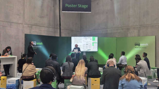 ▲2025 유럽소화기학회에서 HK이노엔 연구팀이 케이캡 헬리코박터 제균 임상 결과를 발표하고 있다. (사진제공=HK이노엔)