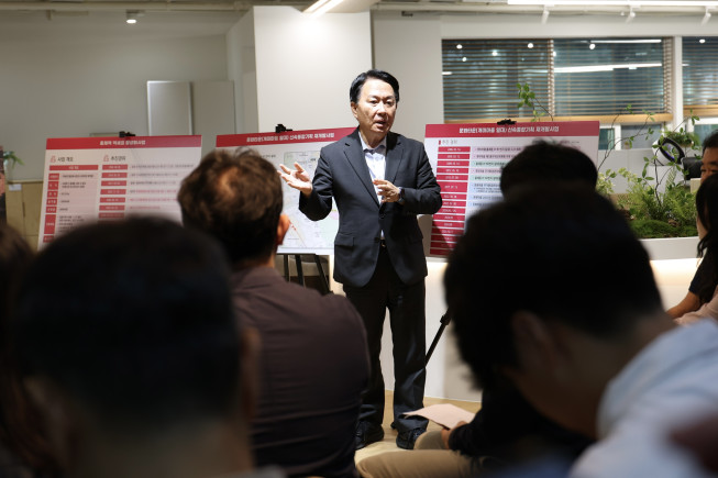 ▲이성헌 서대문구청장이 14일 기자단을 대상으로 설명회를 진행하고 있다.  (사진제공=서대문구)