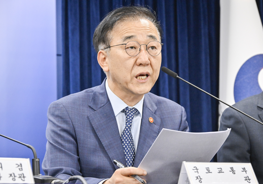 ▲김윤덕 국토교통부 장관이 15일 서울 종로구 정부서울청사에서 주택시장 안정화 대책 관계부처 합동 브리핑을 하고 있다. 조현호 기자 hyunho@ (이투데이DB)