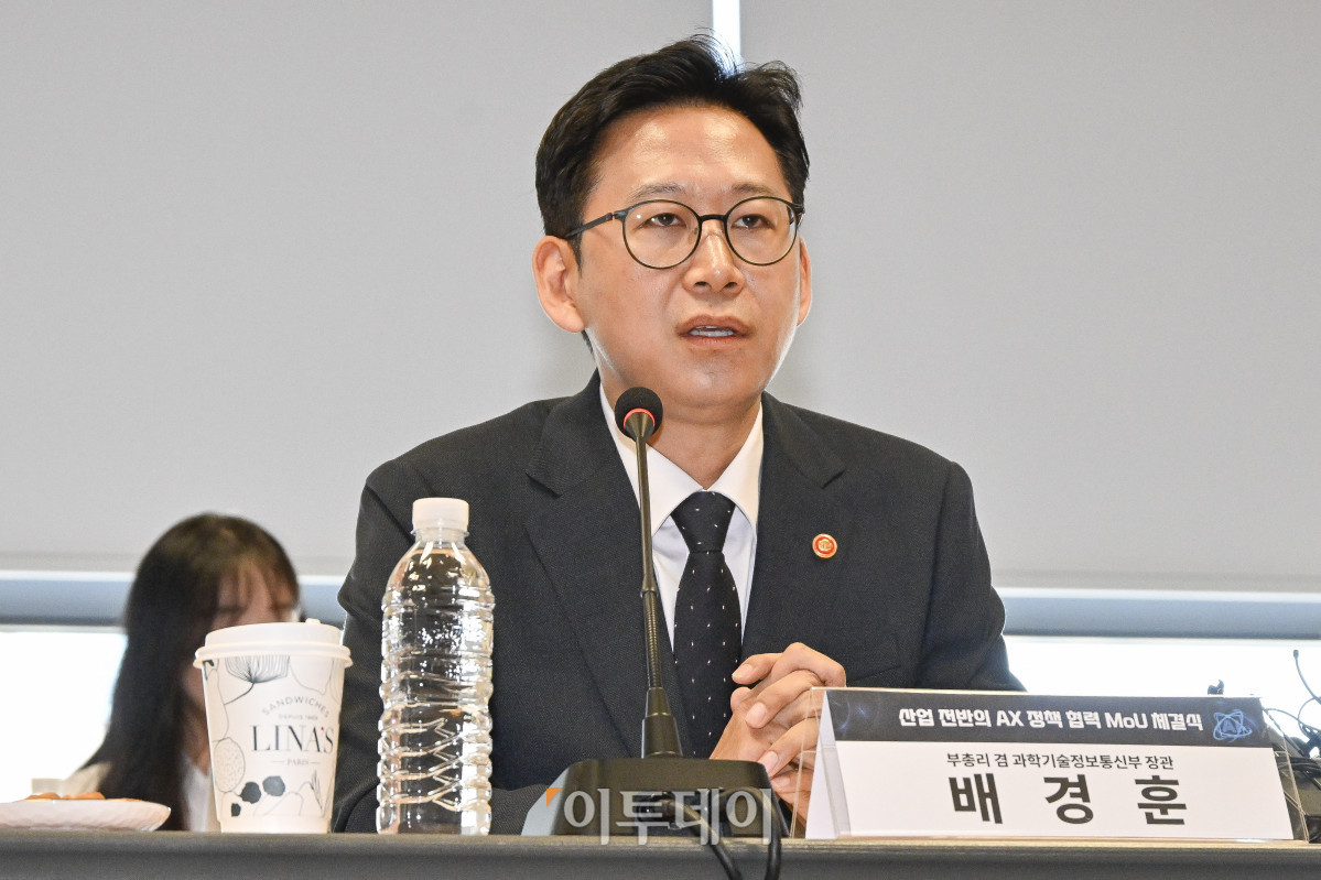 ▲배경훈 과학기술부총리 겸 과학기술정보통신부 장관이 15일 서울 종로구 국가과학기술자문회의에서 열린 산업 전반의 AX 정책 협력 MoU 체결식에서 인사말을 하고 있다. 조현호 기자 hyunho@