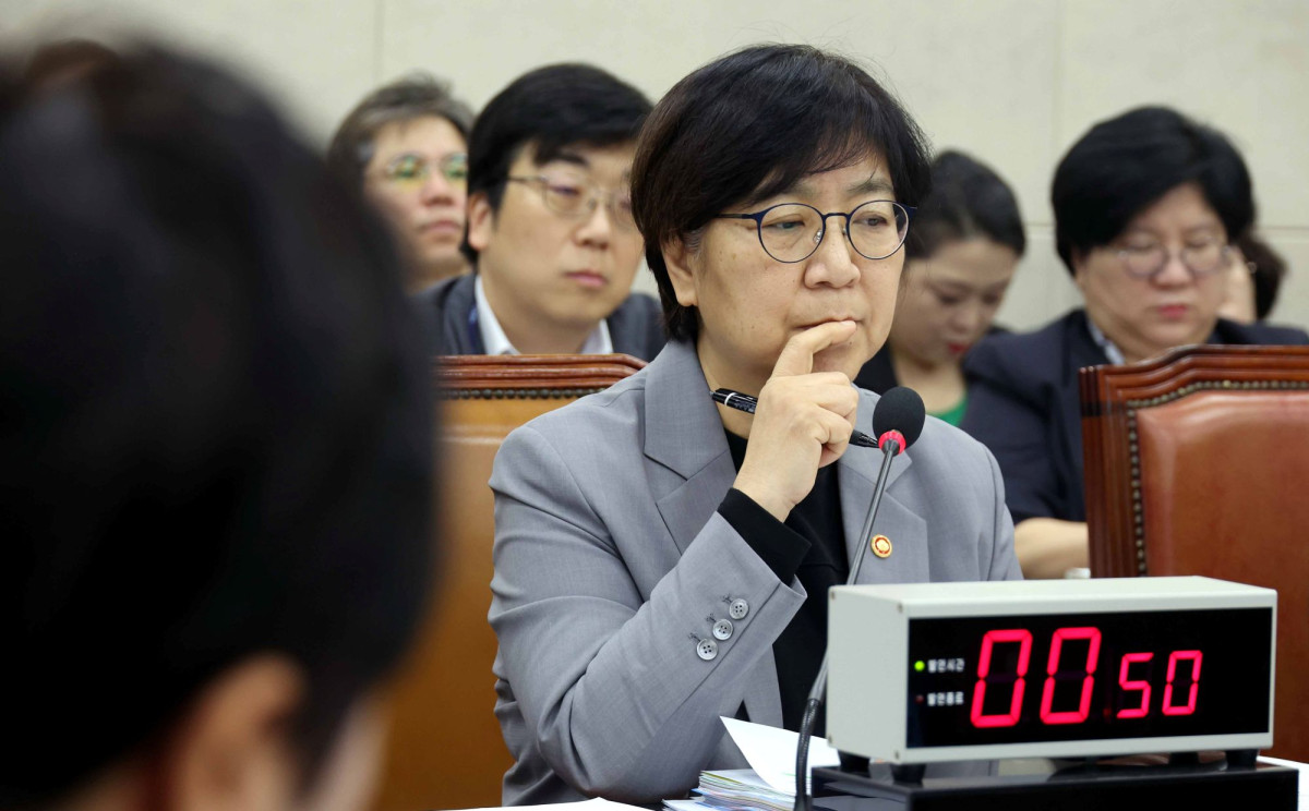 ▲정은경 보건복지부 장관이 15일 서울 여의도 국회 보건복지위원회에서 열린 보건복지부 등에 대한 국정감사에서 잠시 생각에 잠겨 있다. (뉴시스)