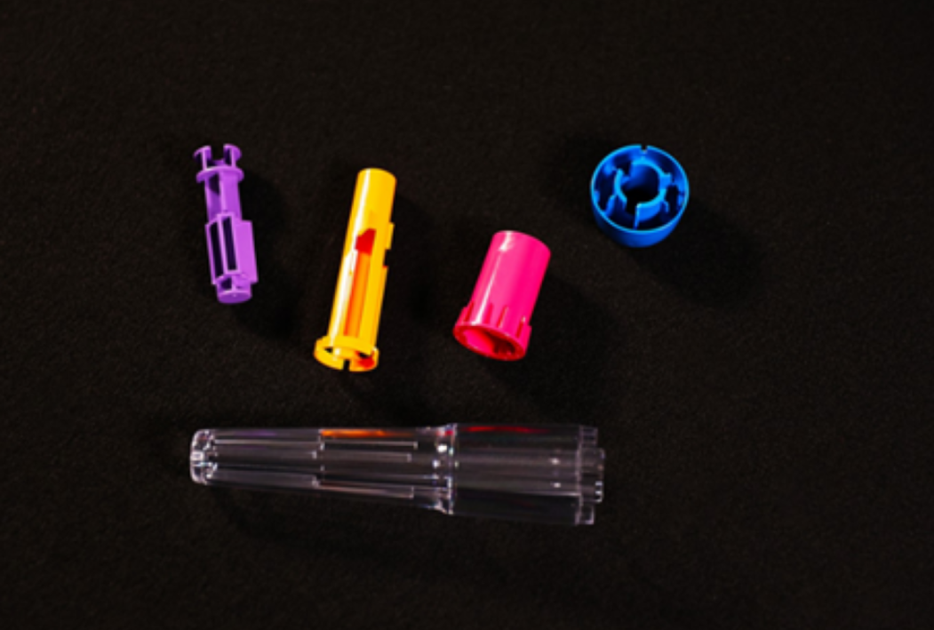 ▲단일 폴리카보네이트로 구성된 코베스트로의 약물 전달 시스템은 분리와 재활용을 간소화해 의료 폐기물 저감에 기여할 수 있다. (제공=코베스트로)