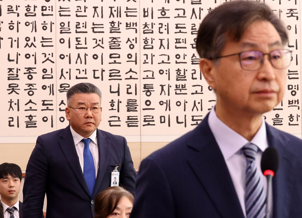 ▲ 유병호(왼쪽) 감사위원이 지난해 10월 16일 서울 여의도 국회에서 열린 법제사법위원회 국정 감사에 참석하고 있다. 오른쪽은 최재해 당시 감사원장. (고이란 기자 photoeran@)