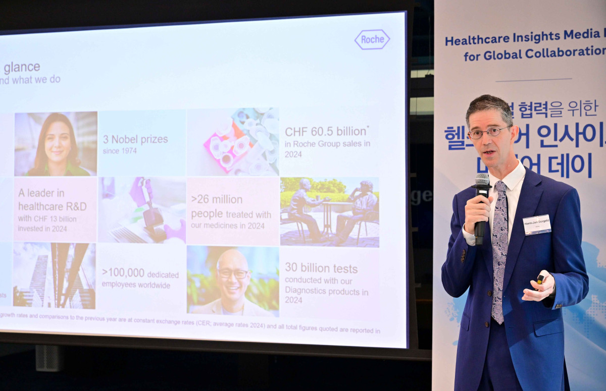 ▲함얀 보겔드 로슈 아시아 파트너링 헤드가 한국로슈 본사에서 진행된 미디어데이에서 발언하고 있다. (사진제공＝한국로슈)