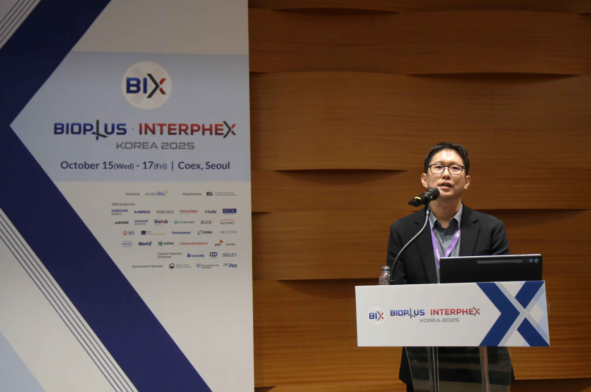 ▲이태희 삼성바이오로직스 항체배양PD팀장(상무)이 16일(화) 진행된 BIX 2025 런천 세션에서 CDO 서비스 경쟁력에 대해 발표하고 있다. (사진제공=삼성바이오로직스)
