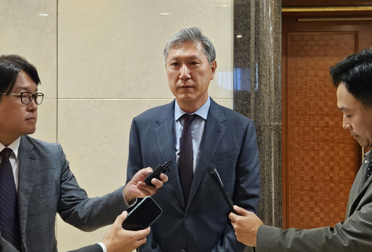 ▲노재헌 신임 주중대사가 16일 오후 중국 베이징 서우두공항에 도착해 취재진에게 말하고 있다. 연합뉴스