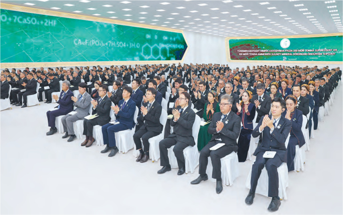 ▲정원주 회장 및 임직원들이 투르크메니스탄 미네랄 비료 플랜트 기공식에 참석하고 있다. (대우건설)