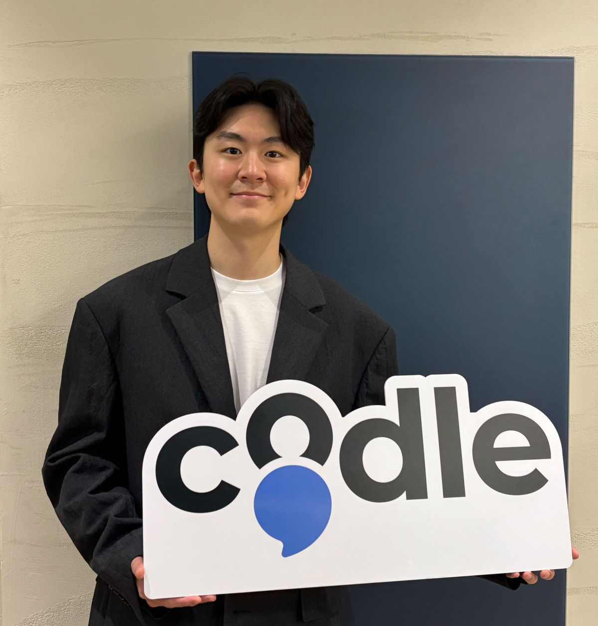 ▲전종현 팀모노리스 대표가 서울 중구 팀모노리스 사무실에서 포즈를 취하고 있다. (사진제공=팀모노리스)