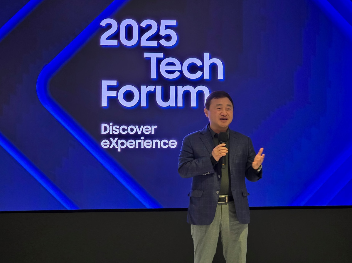 ▲17일(현지시간) 미국 실리콘밸리에서 열린 '2025 테크 포럼'에서 삼성전자 DX부문장 직무대행 노태문 사장이 환영사를 하고 있다. (사진제공=삼성전자)