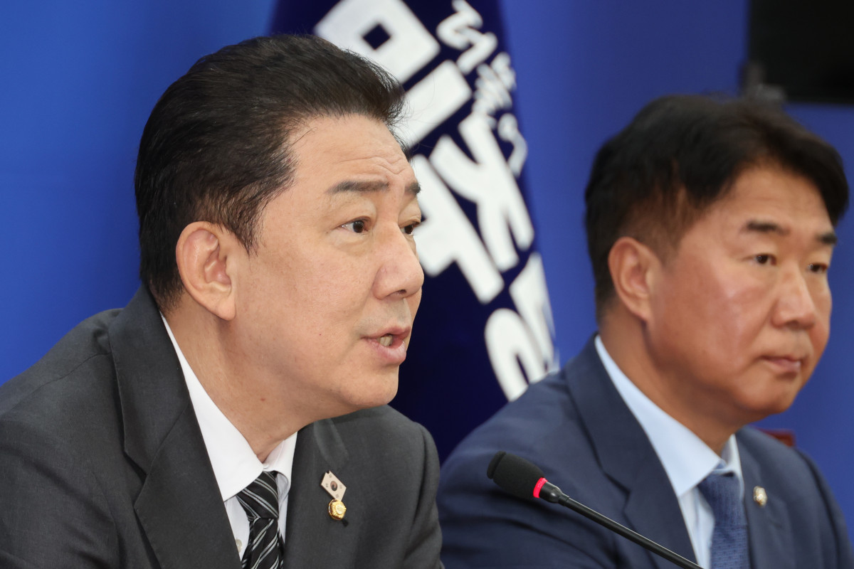 ▲더불어민주당 김병기 원내대표가 19일 서울 여의도 국회에서 국정감사 등 현안 관련 기자간담회를 하고 있다. (사진=연합뉴스)