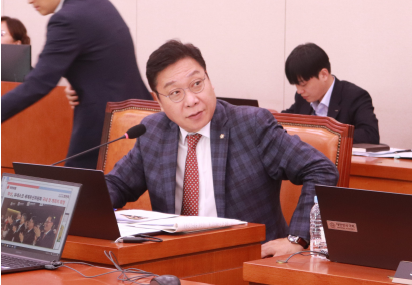 ▲정연욱 의원이 국정감사에서 k푸드 예산감축에 대해 질의하고 있다.  (사진제공=정연욱의원실)