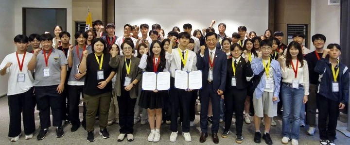 ▲광주와 부산의 학생들이 17일 18일 광주에서 학생의회 의정활동 교류 프로그램에 참여하고 있다. (광주시교육청)