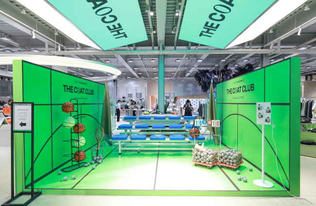 ▲한섬은 온라인 사업 전개 10주년을 기념해 23일까지 성수동 EQL GROVE 매장에서 ‘더 코트 클럽’ 팝업 스토어를 진행한다. (사진제공=한섬)