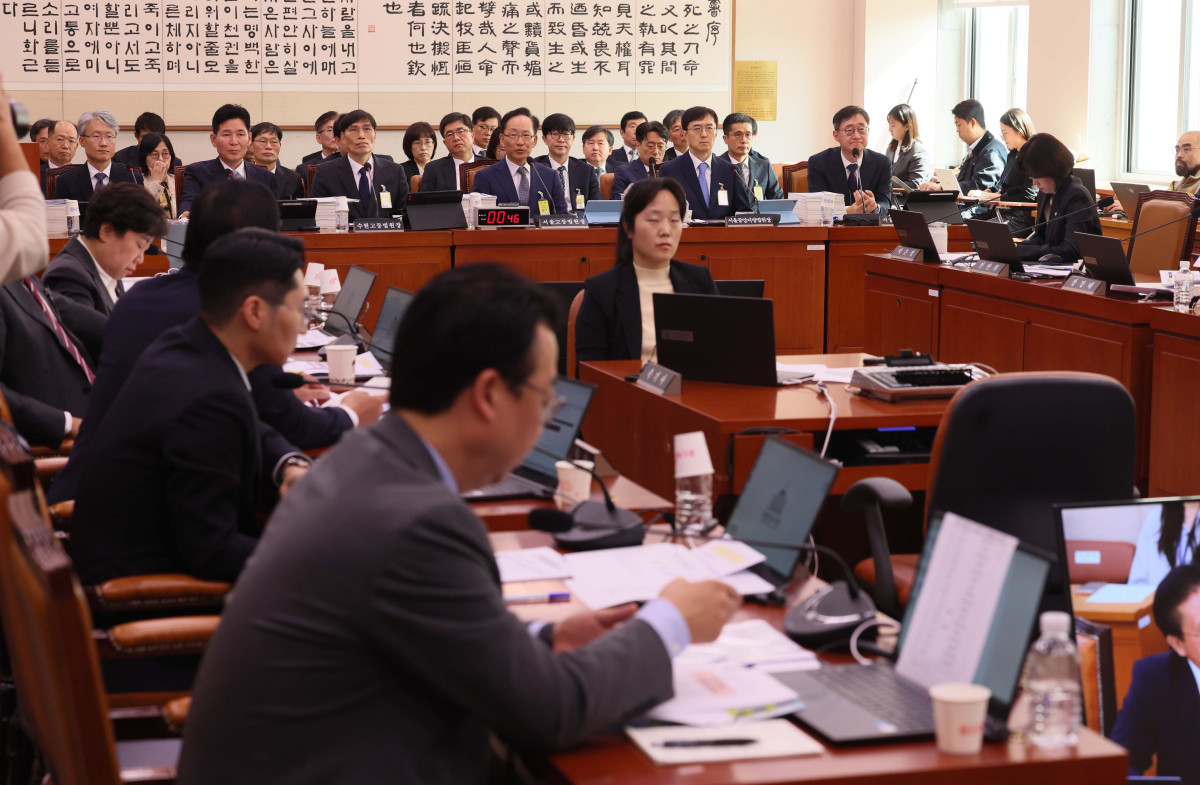 ▲오민석 서울중앙지방법원장이 20일 서울 여의도 국회 법제사법위원회에서 열린 서울고등법원 등에 대한 국정감사에 출석해 의원 질의에 답변하고 있다. 신태현 기자 holjjak@