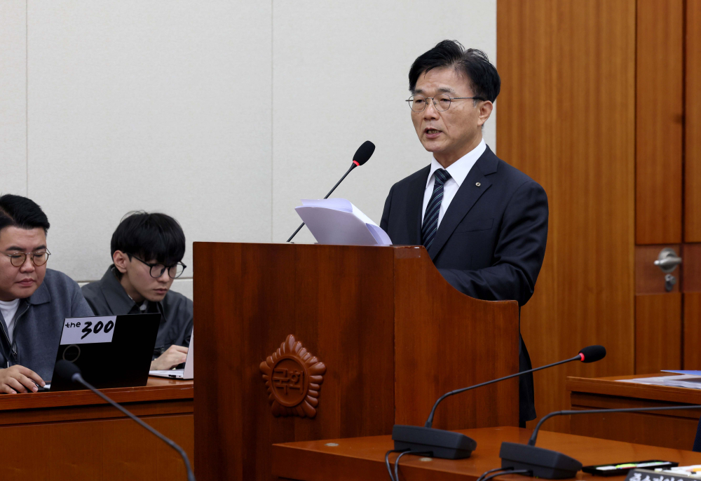 ▲박상진 산업은행 회장이 20일 서울 여의도 국회 정무위원회에서 열린 금융위원회 등에 대한 국정감사에서 업무보고를 하고 있다. 신태현 기자 holjjak@