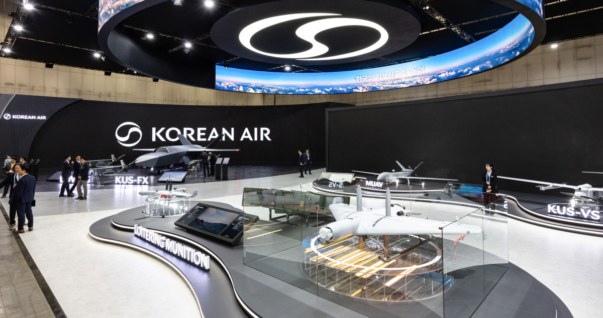 ▲대한항공 '서울 국제 항공우주 및 방위산업 전시회(ADEX) 2025' 전시 부스 전경. (사진=대한항공)