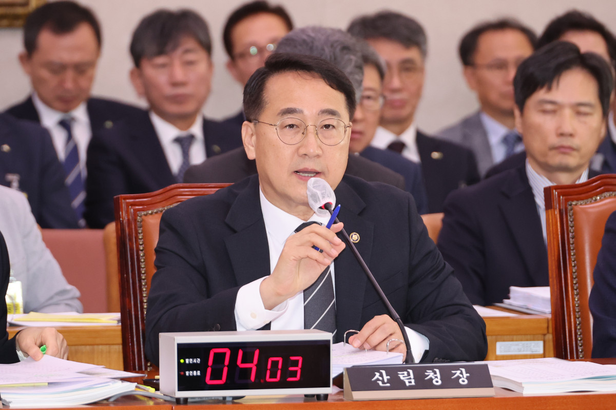 ▲김인호 산림청장이 20일 국회 농림축산식품해양수산위원회에서 열린 산림청 등에 대한 국정감사에서 위원 질의에 답하고 있다. (연합뉴스)