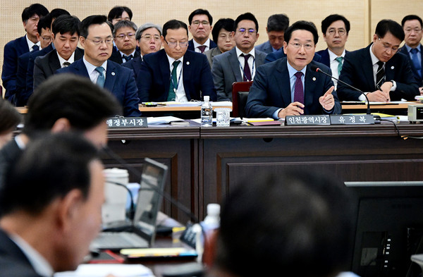 ▲인천시청에서 열린 국정감사에서 유정복 시장이 답변하고 있는 모습. (인천시)