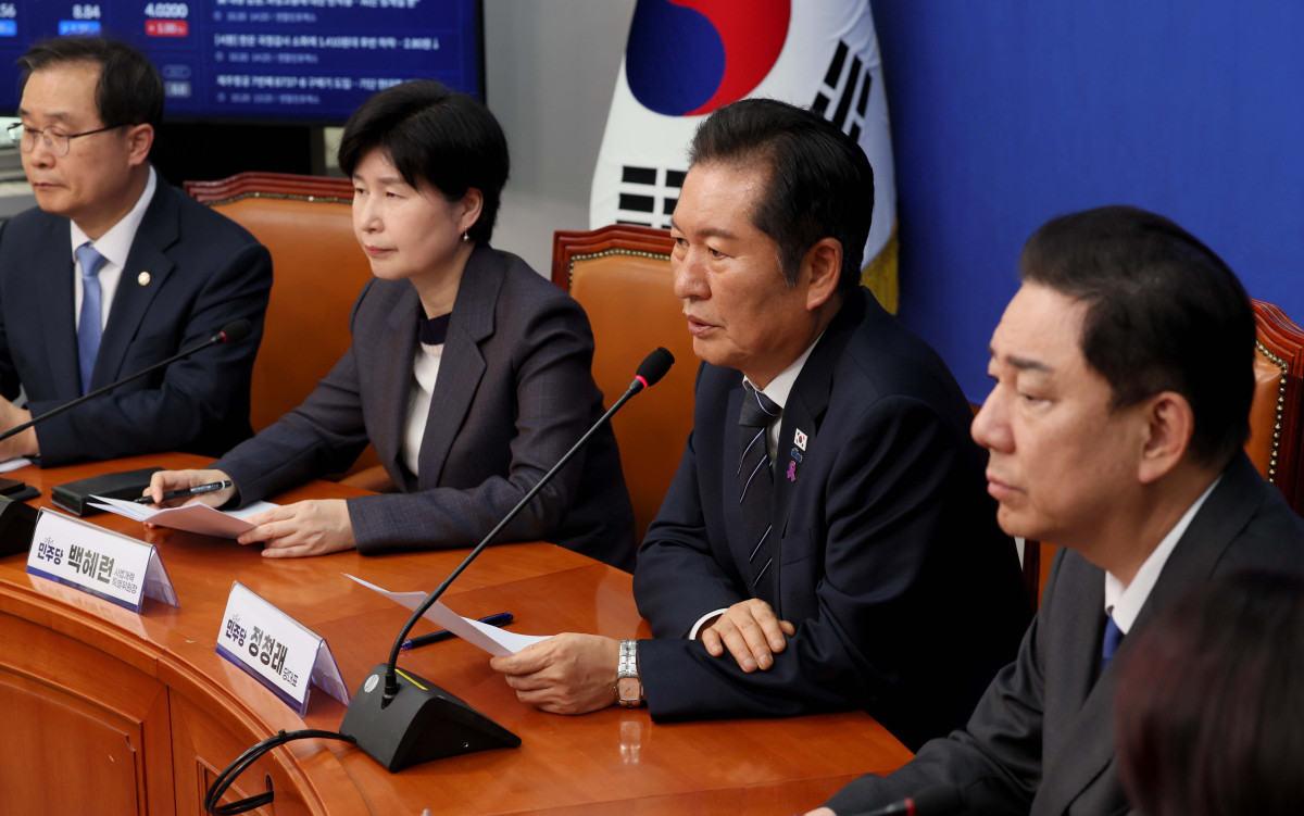 ▲정청래 더불어민주당 대표가 20일 서울 여의도 국회에서 열린 민주당 사법개혁특별위원회의 사법개혁안 발표에 앞서 발언하고 있다. 신태현 기자 holjjak@