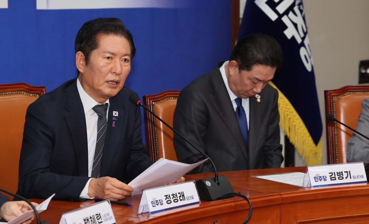 ▲정청래 더불어민주당 대표가 20일 서울 여의도 국회에서 열린 민주당 사법개혁특별위원회의 사법개혁안 발표에 앞서 발언하고 있다. 신태현 기자 holjjak@