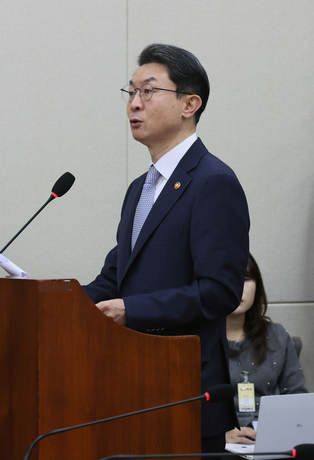 ▲이억원 금융위원장이 20일 서울 여의도 국회 정무위원회에서 열린 금융위원회 등에 대한 국정감사에서 업무보고를 하고있다. 신태현 기자 holjjak@ (이투데이DB)