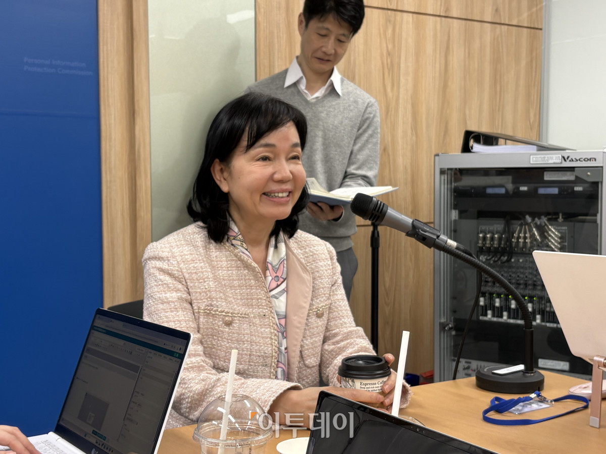 ▲송경희 신임 개인정보보호위원장이 20일 서울 종로구 서울정부청사 개인정보보호위원회 기자실을 방문해 인사를 전하고 있다. (임유진 기자 @newjean)