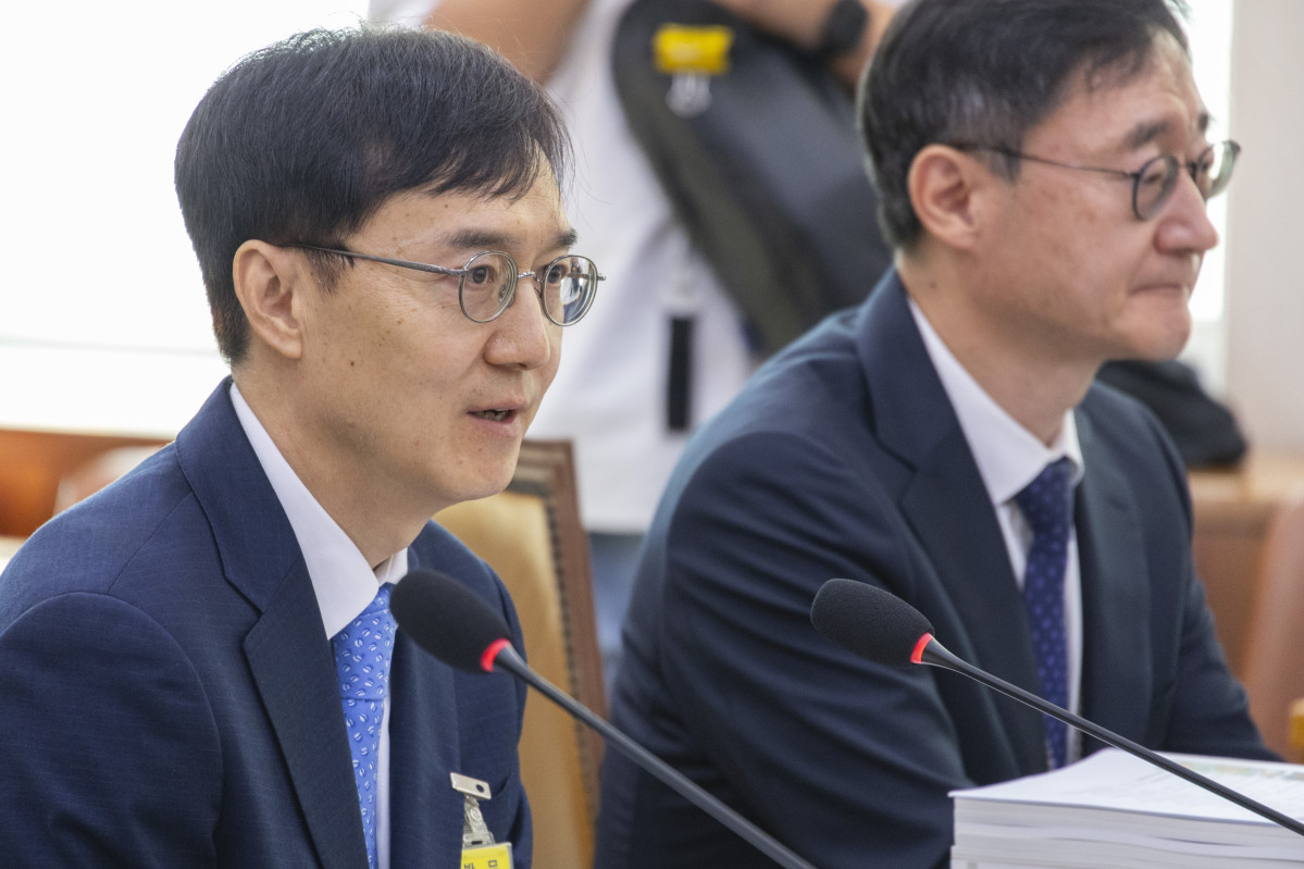 ▲오민석 서울중앙지방법원장이 20일 국회 법제사법위원회에서 열린 2025년도 법사위 국정감사에 출석해 의원 질의에 답하고 있다.    hkmpooh@yna.co.kr/2025-10-20 13:31:19/<저작권자 ⓒ 1980-2025 ㈜연합뉴스. 무단 전재 재배포 금지, AI 학습 및 활용 금지> (연합뉴스)