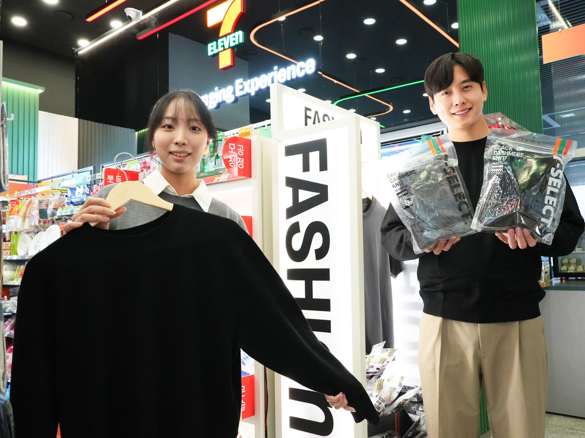 ▲세브일레븐 '세븐셀렉트 캐시미어 라운드 니트' (사진제공=코리아세븐)