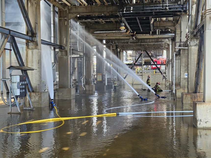 ▲17일 오전 울산시 남구 SK에너지 수소 제조 공정에 불이 나 여러 명이 다쳤다.  (연합뉴스)