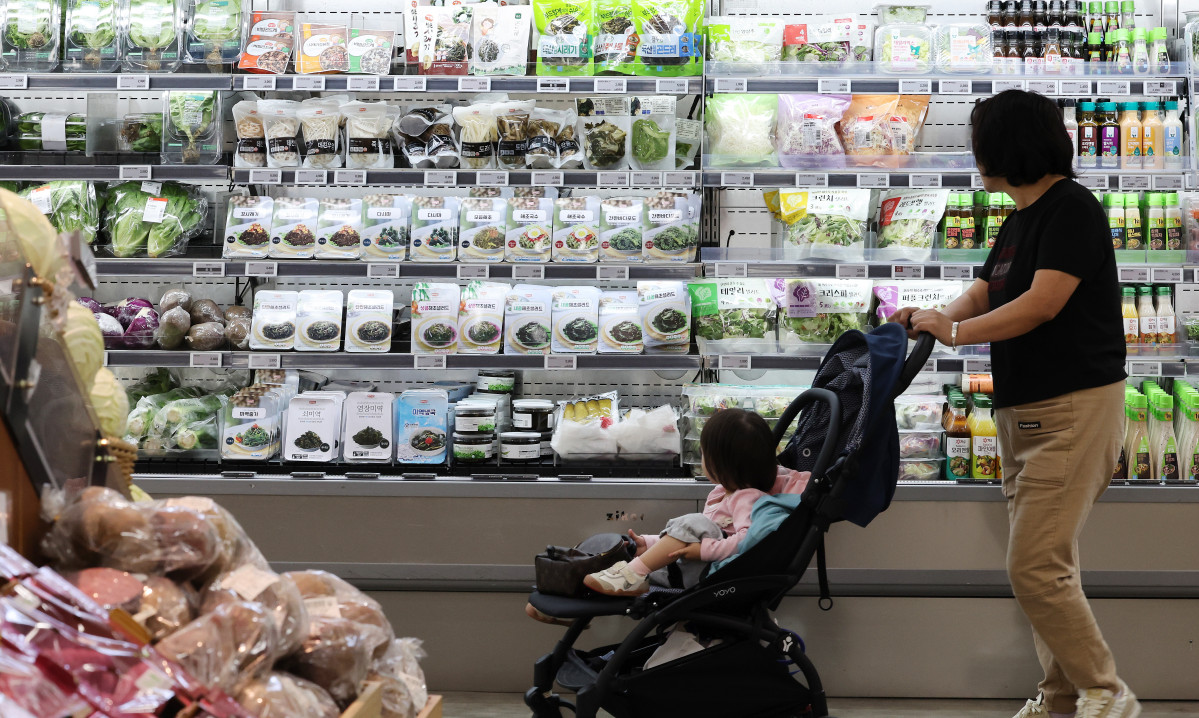 ▲마트에서 장을 보는 시민. (연합뉴스)