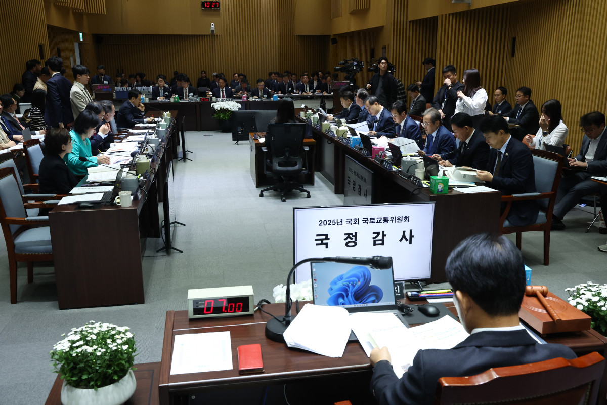 ▲20일 서울시청에서 서울시에 대한 국회 국토교통위원회 국정감사가 열리고 있다. mon@yna.co.kr/2025-10-20 11:32:18/<저작권자 ⓒ 1980-2025 ㈜연합뉴스. 무단 전재 재배포 금지, AI 학습 및 활용 금지> (연합뉴스)