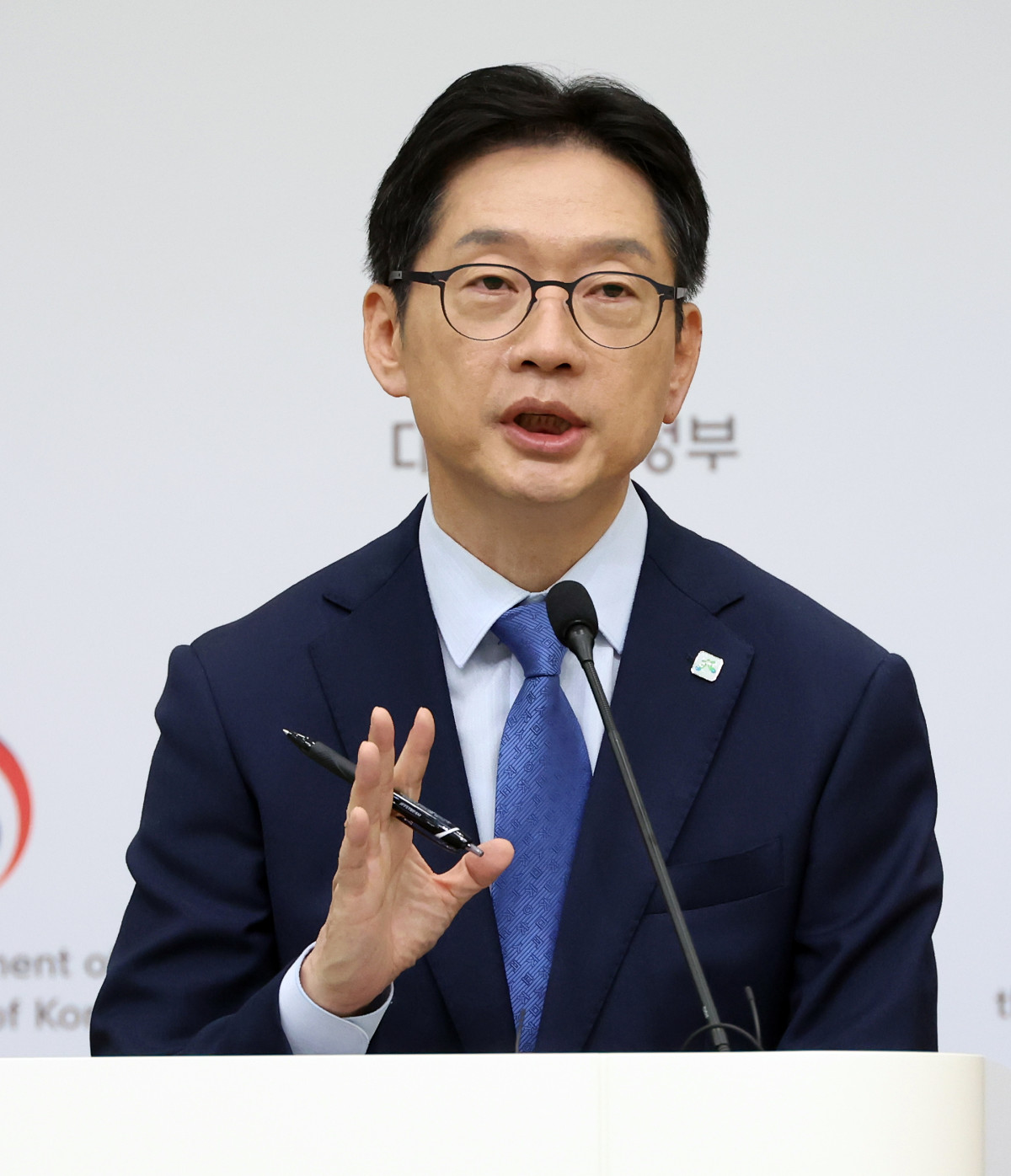 ▲김경수 대통령직속 지방시대위원장이 30일 세종시 정부세종청사에서 5극3특 국가균형성장 추진전략을 발표하고 있다. 2025.09.30.  (뉴시스)