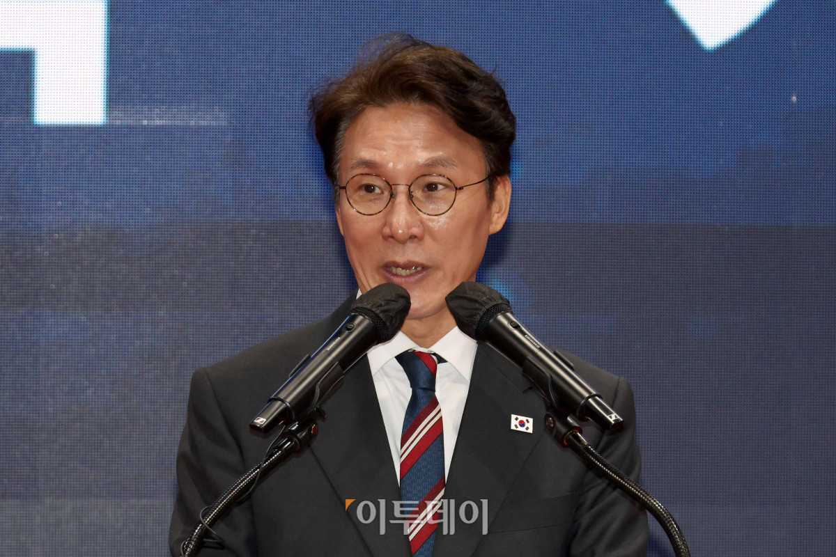 ▲김민석 국무총리가 21일 서울 강서구 코엑스마곡에서 열린 2025 민관합동 상생협력 채용박람회 개막식에서 축사를 하고 있다. 청사사진기자단