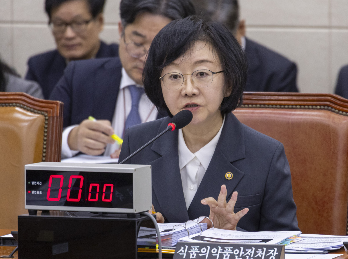 ▲오유경 식품의약품안전처 처장이 21일 국회에서 열린 2025년도 보건복지위원회 국정감사에 출석해 의원 질의에 답하고 있다. (연합뉴스)