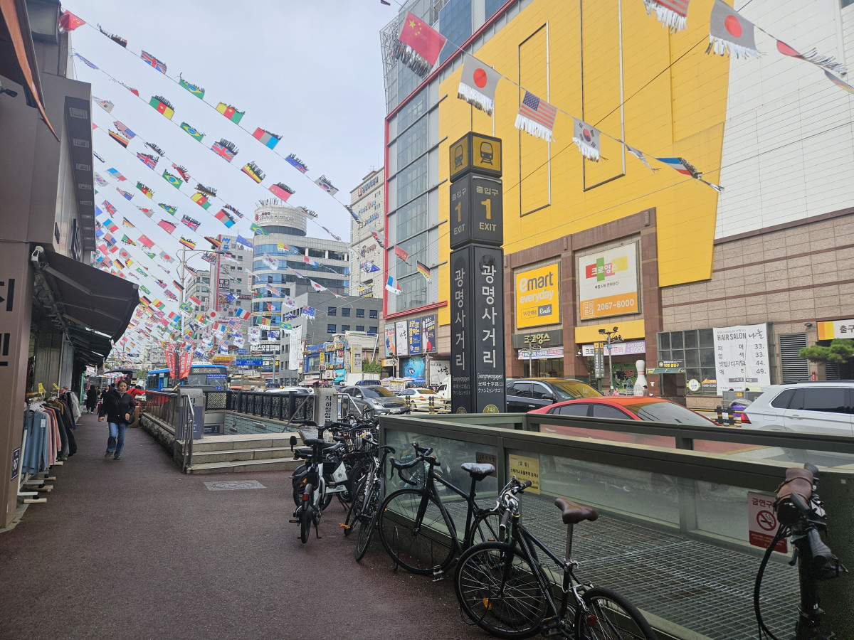 ▲‘힐스테이트 광명11’과 가장 가까운 7호선 광명사거리역 1번 출구. (김지영 기자 kjy42)