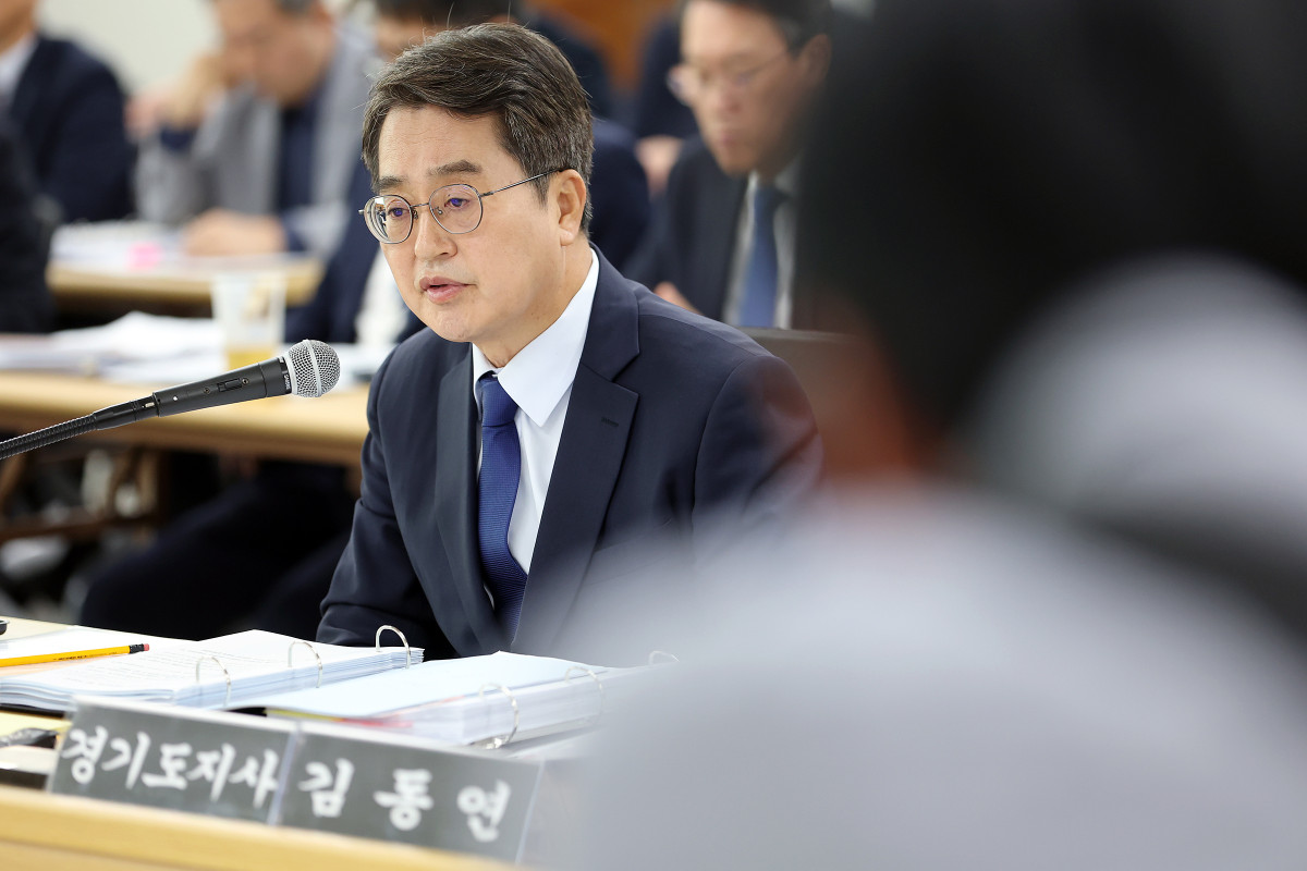 ▲21일 오전 경기도청 4층 율곡홀에서 열린 2025 행정안전위원회 국정감사에서 김동연 경기도지사가 답변을 하고 있다. (경기도)