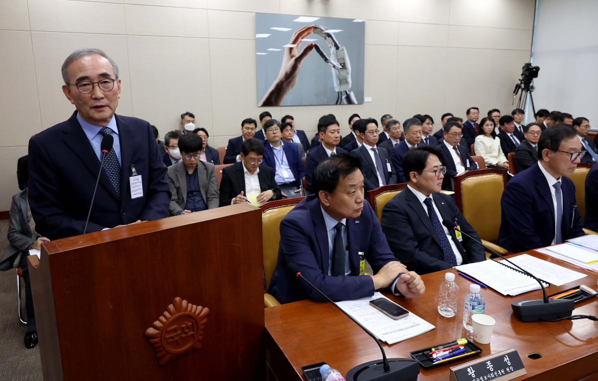 ▲김영섭 KT 대표가 21일 서울 여의도 국회 과학기술정보방송통신위원에서 열린 정보통신산업진흥원 등에 대한 국정감사에 출석해 의원 질의에 답하고 있다. 신태현 기자 holjjak@