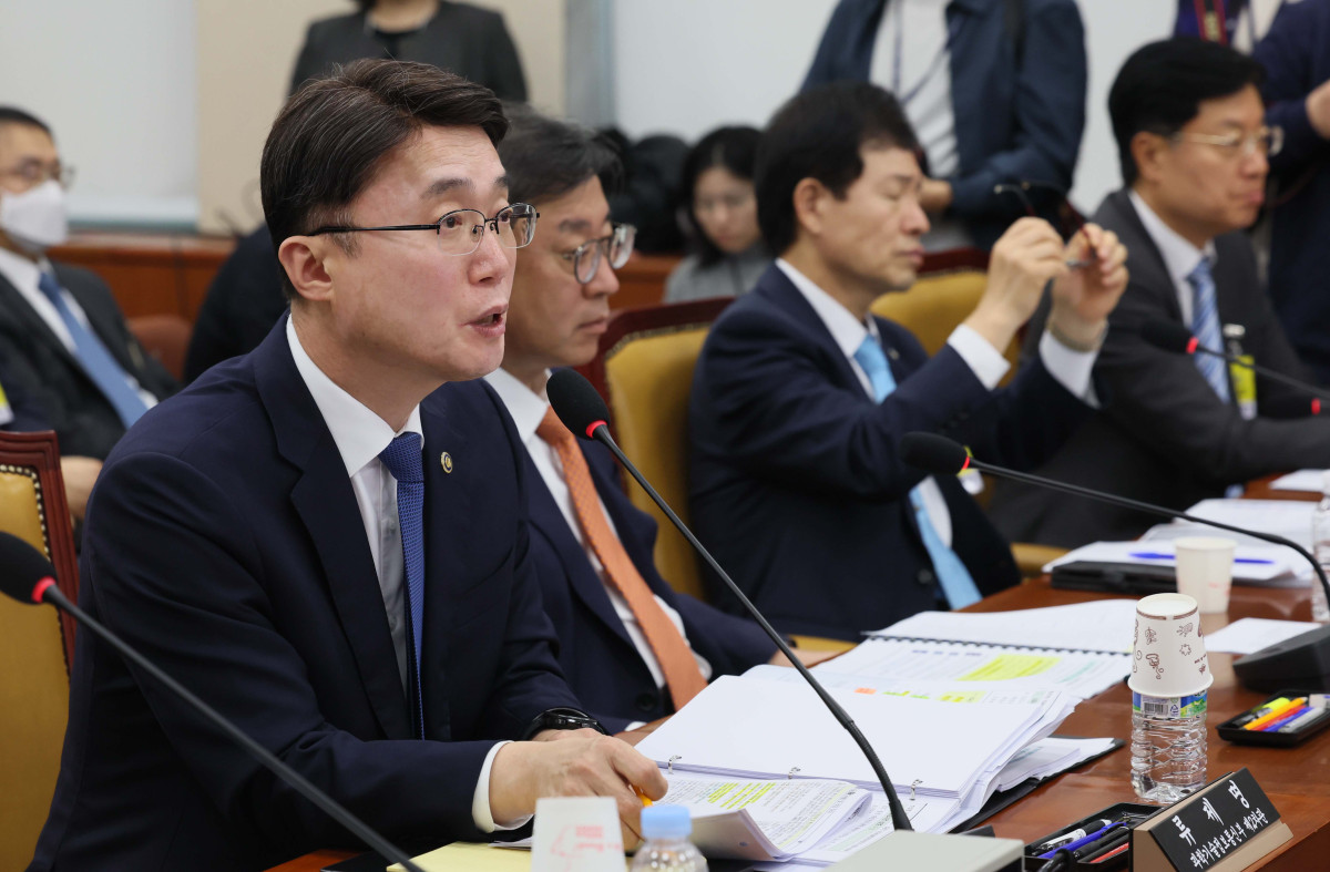 ▲류제명 과학기술정보통신부 제2차관이 21일 서울 여의도 국회 과학기술정보방송통신위원에서 열린 정보통신산업진흥원 등에 대한 국정감사에 출석해 의원 질의에 답하고 있다. 신태현 기자 holjjak@