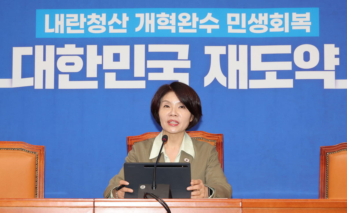 ▲한정애 더불어민주당 정책위의장이 10월 말 서울 여의도 국회에서 주택시장안정화TF 명단 발표 및 '10·15' 대책 관련 기자회견을 하고 있다. (연합뉴스)