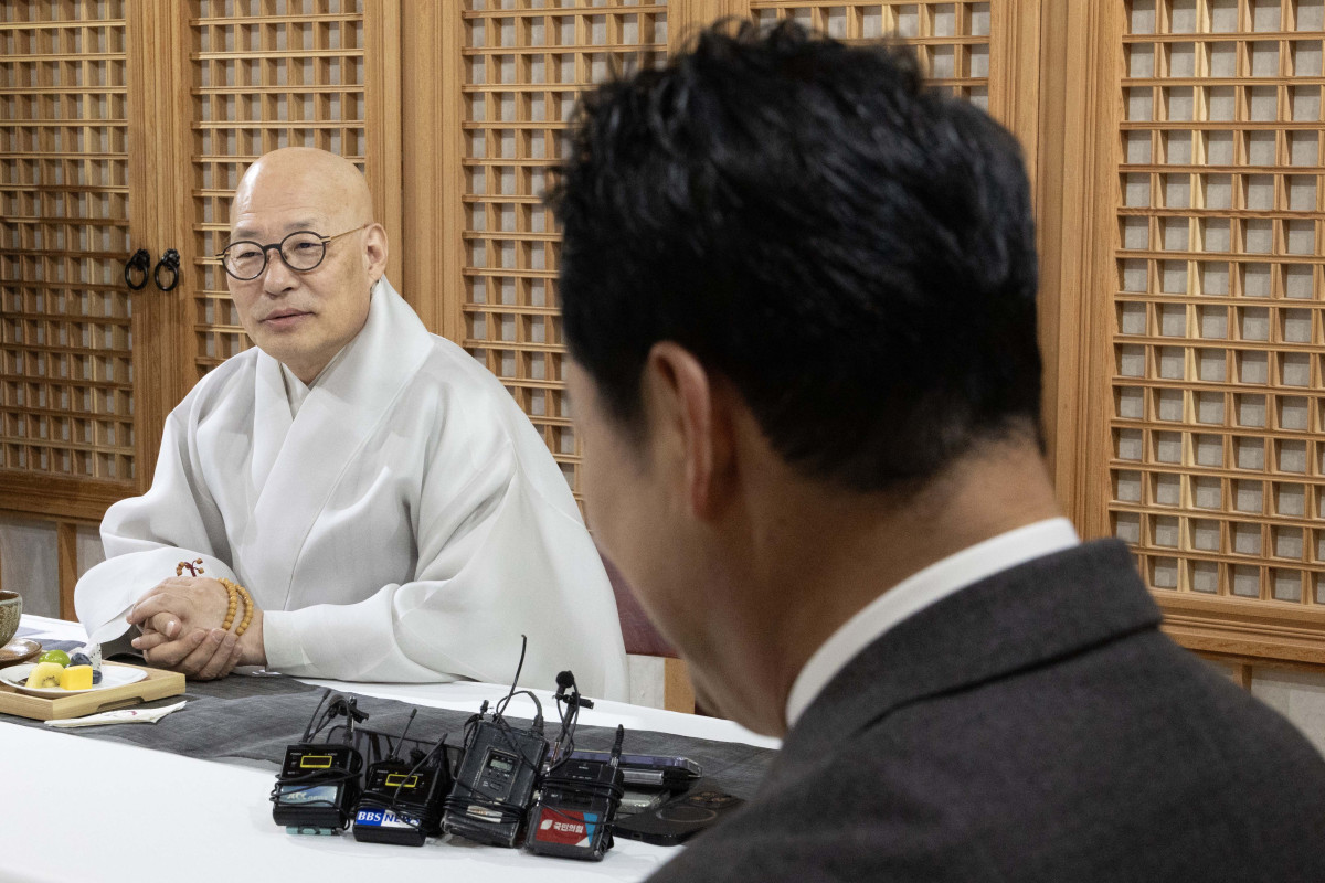 ▲대한불교조계종 총무원장 진우스님이 21일 오후 서울 강남구 봉은사에서 예방한 장동혁 국민의힘 대표와 환담하고 있다. 국회사진기자단
