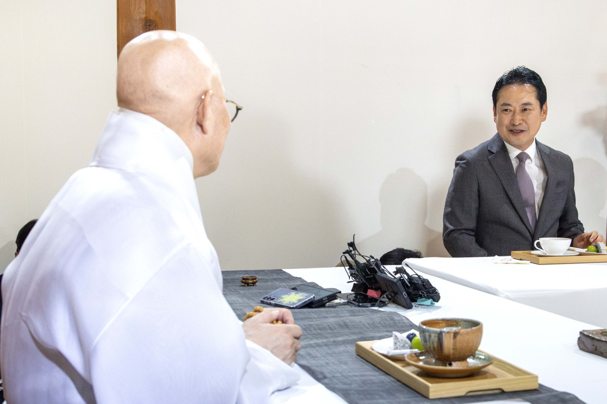 ▲장동혁 국민의힘 대표가 21일 오후 서울 강남구 봉은사를 찾아 대한불교조계종 총무원장 진우스님을 예방해 대화하고 있다. 국회사진기자단