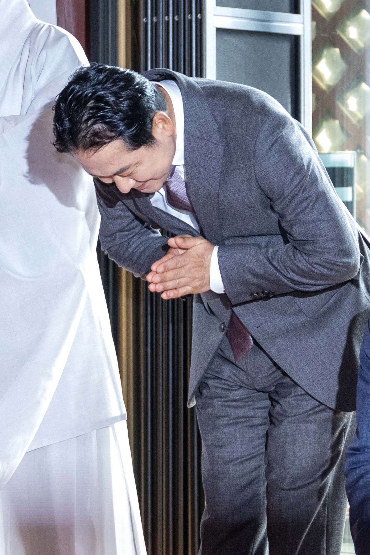 ▲장동혁 국민의힘 대표가 21일 오후 대한불교조계종 총무원장 진우스님을 예방하기에 앞서 서울 강남구 봉은사 대웅전에서 참배하고 있다. 국회사진기자단