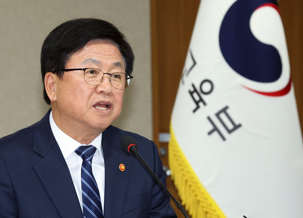 ▲최교진 교육부 장관이 20일 정부세종청사 교육부 대회의실에서 열린 출입기자단 간담회에서 기자들의 질문에 답하고 있다. (연합뉴스)