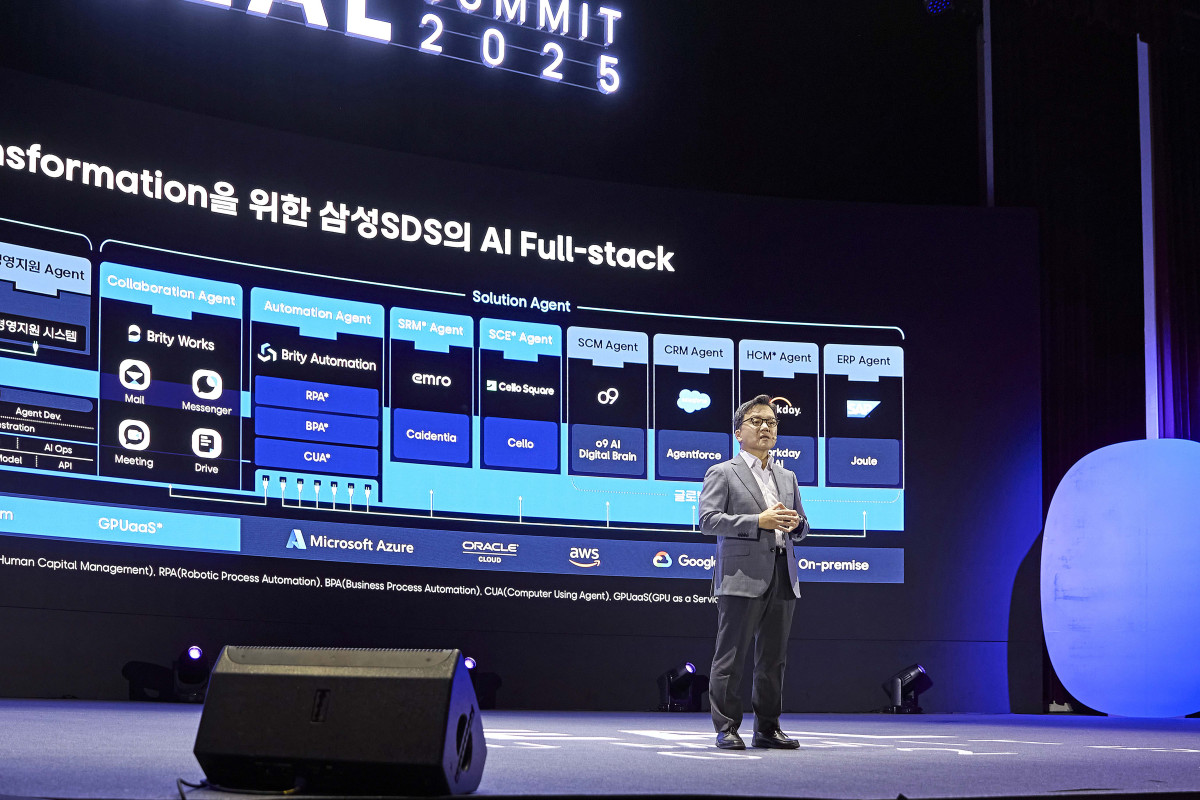 ▲지난달 11일 코엑스 진행된 '리얼 서밋(REAL Summit) 2025’에서 삼성SDS 이준희 대표이사(사장)가 기조연설을 진행하고 있다. (사진제공=삼성SDS)
