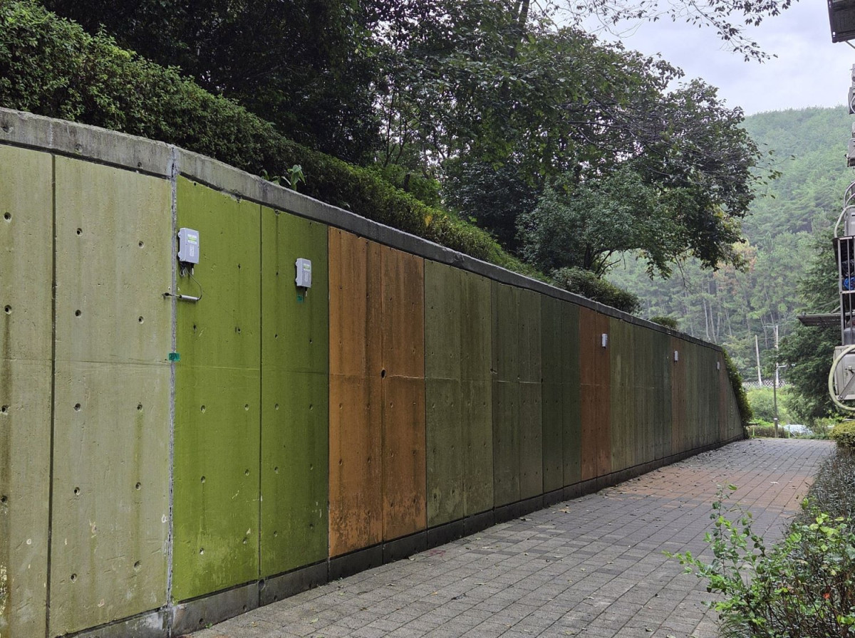 ▲옹벽 계측기 설치사진. (사진제공=LH)