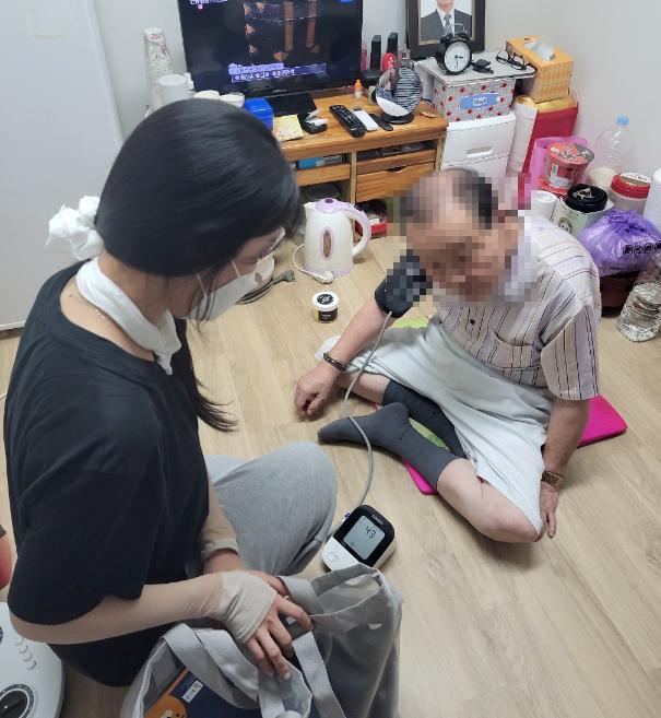 ▲영등포쪽방상담소 주민_방문 건강상담(서울시)