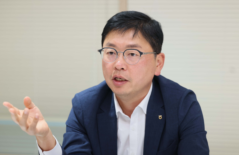 ▲김승철 NH아문디자산운용 ETF투자본부장이 17일 서울 여의도 NH아문디자산운용에서 이투데이와 인터뷰를 하고 있다. 신태현 기자 holjjak@