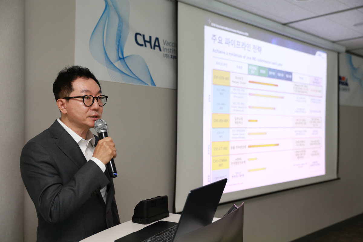 ▲한성일 차백신연구소 대표가 22일 서울 광화문 HJ비즈니스센터에서 기자간담회를 열고 중장기 성장전략을 발표하고 있다. (사진제공=차백신연구소)