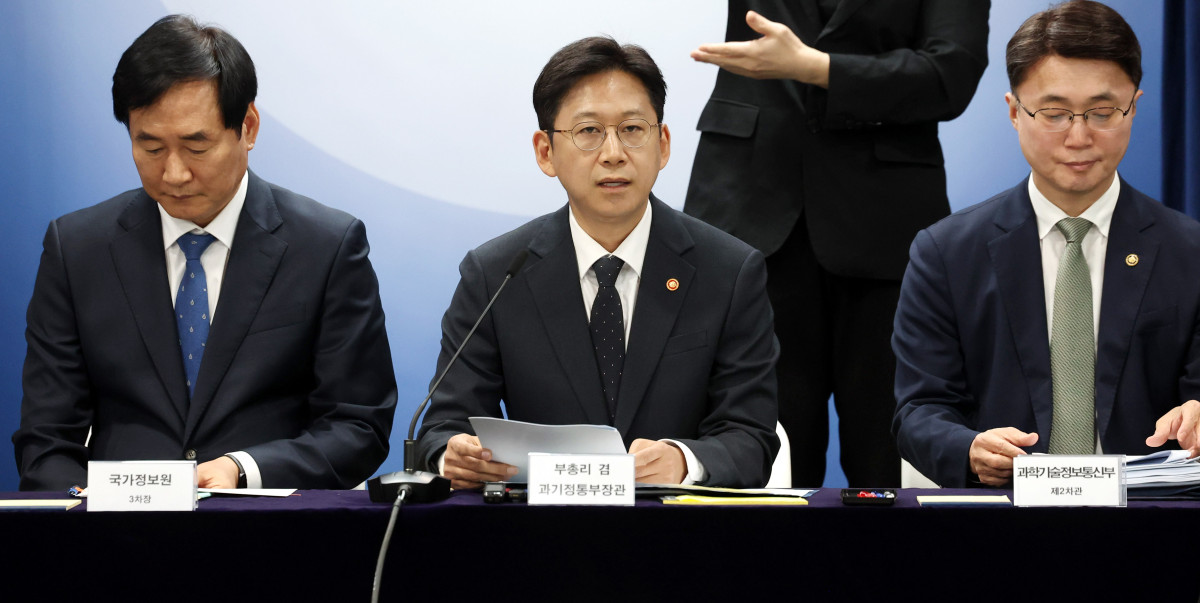 ▲배경훈 부총리 겸 과학기술정보통신부 장관이 22일 오후 서울 종로구 정부서울청사에서 열린 '범부처 정보보호 종합대책' 합동브리핑에 참석하고 있다. (뉴시스)